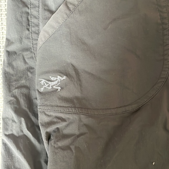 Arc’teryx Women’s Shorts Grey Size 4 - Picture 5 of 5